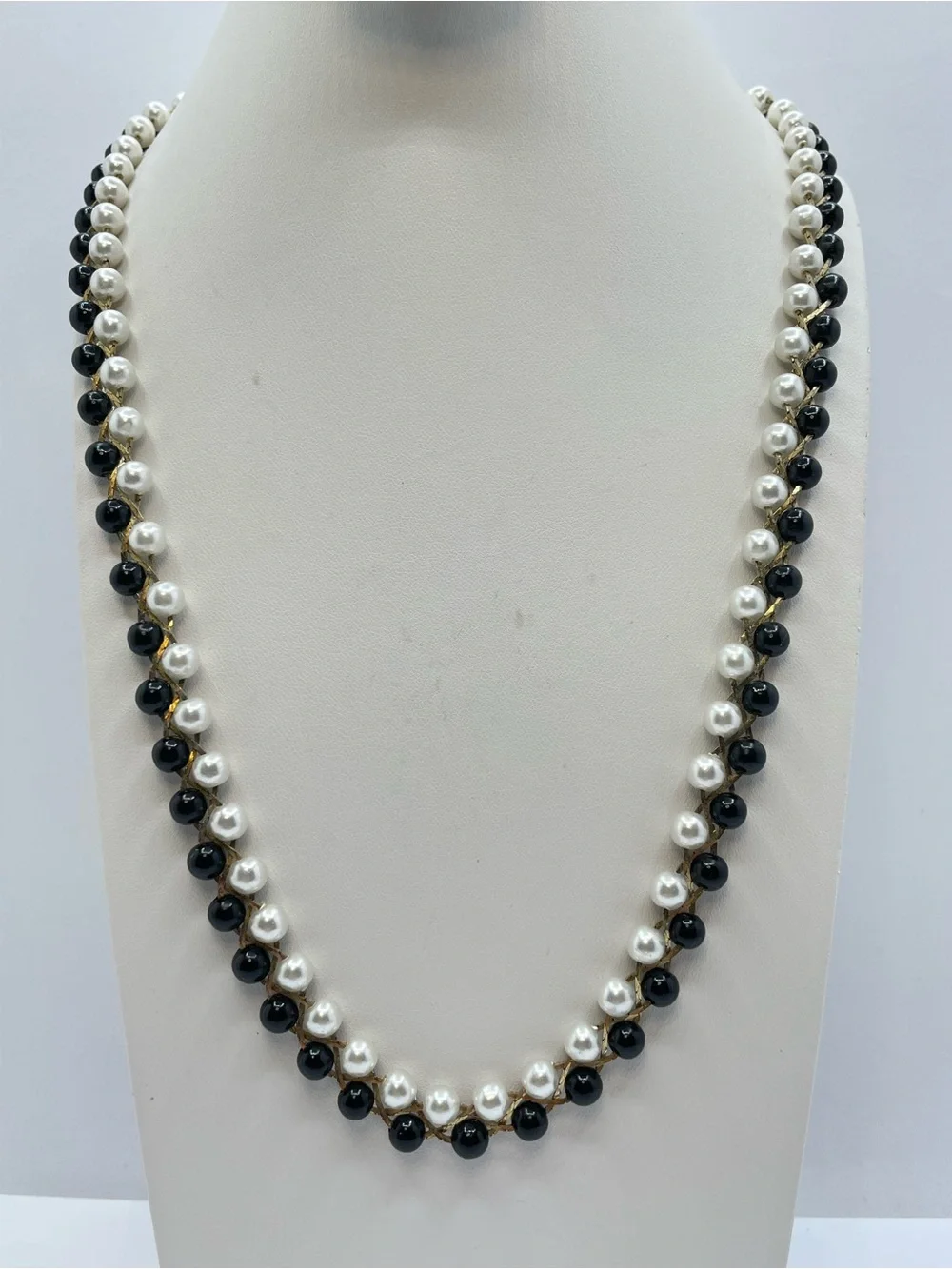 Vintage Korea Faux Pearl Black White Beaded Gold Tone Chain Necklace Elegant